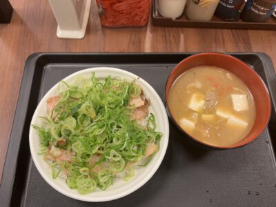 ネギゆず旨塩厚切り豚カルビ丼